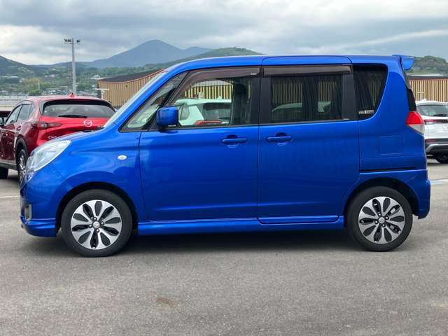 片側電動スライドドア☆両手に荷物を持っている時などに便利です☆雨の日等、サッと乗り降り出来ます！