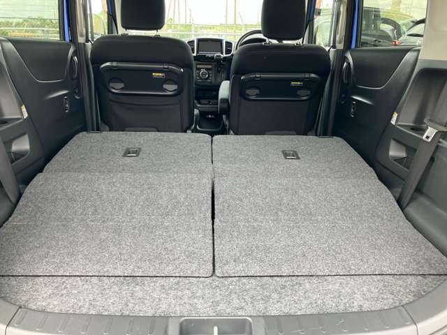 後部座席のアレンジで大きな荷物もたくさん積み込みが出来ます☆