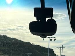 【バックミラー】『バックミラー周辺』の画像になります。写真の内容に関してご不明点、ご質問等がございましたらお気軽にガリバー店舗までお問い合わせください。