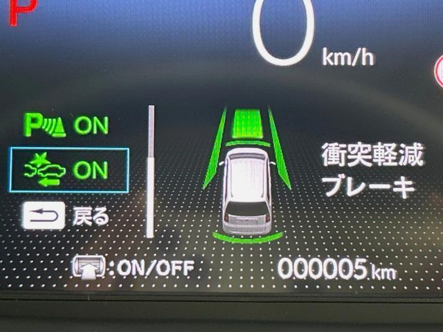 【ホンダセンシング】走行中に前方の車両等を認識し、衝突しそうな時は警報とブレーキで衝突回避と被害軽減をアシスト。より安全にドライブをお楽しみいただけます。