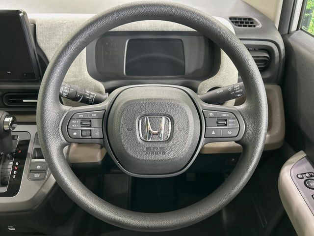 ステアリングも使用感が少なく、きれいな状態となっております♪