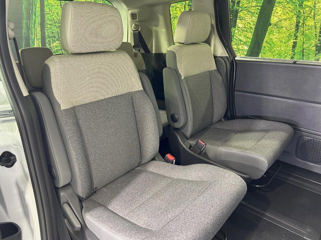 高品質なオリジナルフロアマットもオプションにてご用意しております。お好きなデザインやカラーをお車に合わせて選んでいただくことができます♪