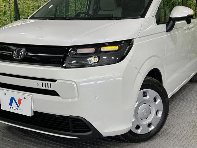 【LEDヘッドライト】悪天候や夜間走行時も良好な視界を確保し安心して運転できる高輝度LEDヘッドライトを装備！点灯速度が早く、消費電力も抑えられています。