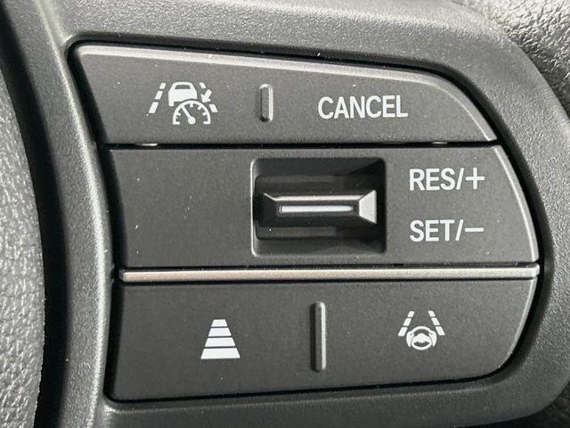 【アダプティブクルーズコントロール】高速道路での長距離走行が楽に！！自動で速度を保つクルーズコントロールが、衝突軽減システムと連携し、前方の車両を感知して車間を保つように速度調節してくれます！！