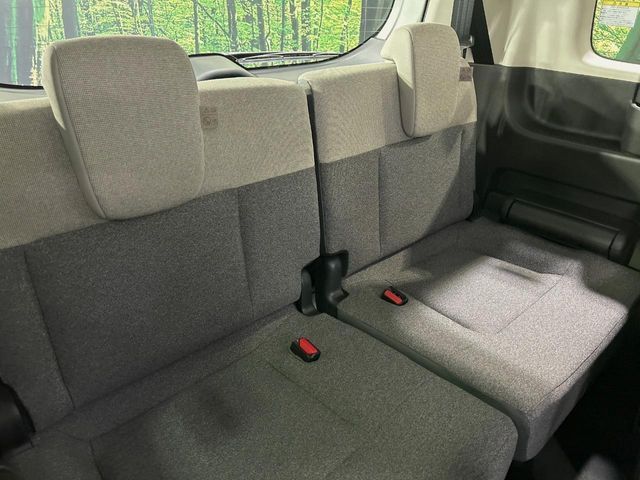 3列目シートはもちろん状態良好☆大人でもゆったりと座って頂けますので、大人数でのお出かけもラクラクです♪ご家族で、気の知れた仲間で、ドライブに行くのが楽しみですね♪