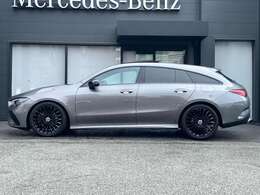 こちらの車両は「メルセデス・ベンツあざみ野」にて展示中でございます。営業時間は10：00～18：00、年末年始・毎週水曜日が定休日となります。お問合せはフリーダイヤルもしくは045-904-1484までご連絡ください。