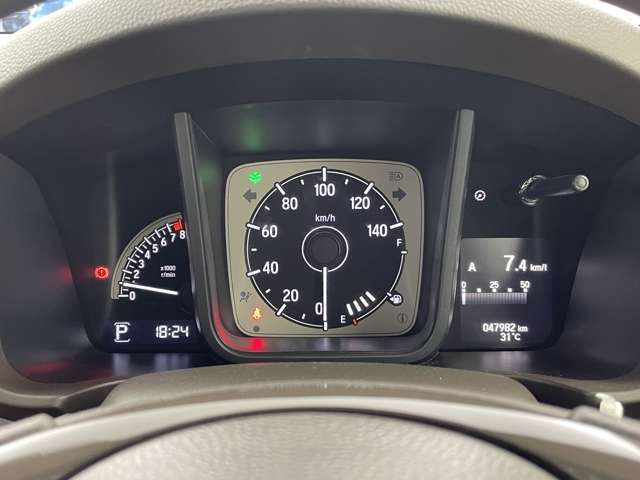 【スピードメーター】メーターがシンプルで見やすく運転しやすいですね！