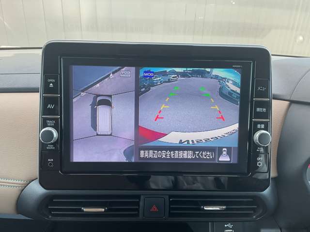 車を真上から見下ろしているかのように周囲の状況を把握して安心して駐車が行えるアラウンドビューモニターが付いています