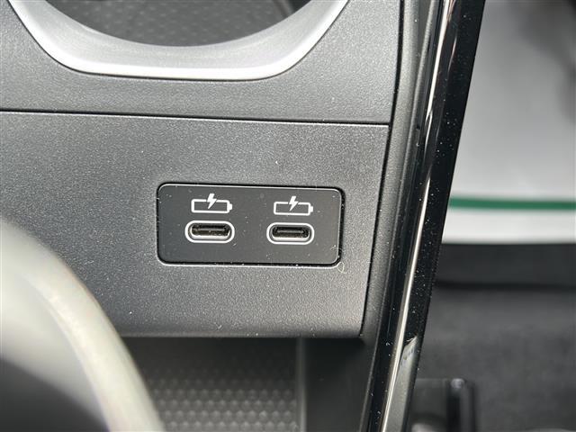 【ドリンクホルダー】長時間のドライブを快適に過ごすために、必須の車内アイテムですね。