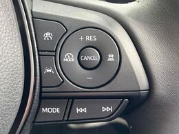 【クルーズコントロール】高速道路もラクラク走行。アクセルを離しても一定速度で走行ができ、長距離運転時の負担を軽減！加速・減速も簡単なスイッチ操作で調整できます。