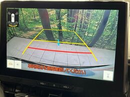 【バックカメラ】駐車時に後方がリアルタイム映像で確認できます。大型商業施設や立体駐車場での駐車時や、夜間のバック時に大活躍！運転スキルに関わらず、今や必須となった装備のひとつです！