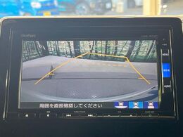 【バックカメラ】駐車時に後方がリアルタイム映像で確認できます。大型商業施設や立体駐車場での駐車時や、夜間のバック時に大活躍！運転スキルに関わらず、今や必須となった装備のひとつです！