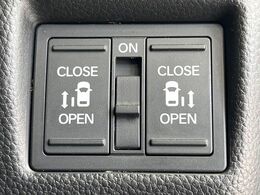 【両側パワースライドドア】スマートキーや運転席のスイッチで後席両側スライドドアの開閉が可能♪電動だから力を入れてドアを開ける必要が無く、小さなお子様でも簡単に開け閉めでき快適です♪