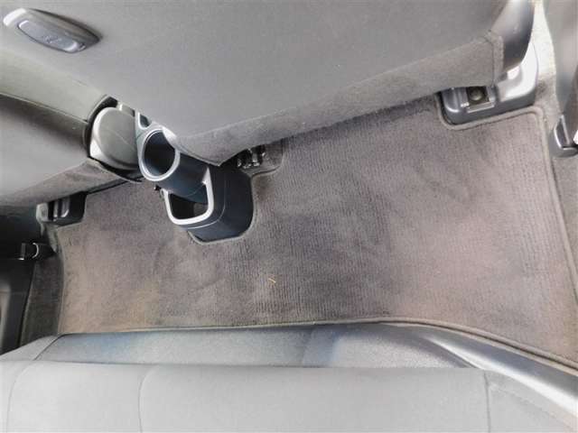 フラットな足元スペース