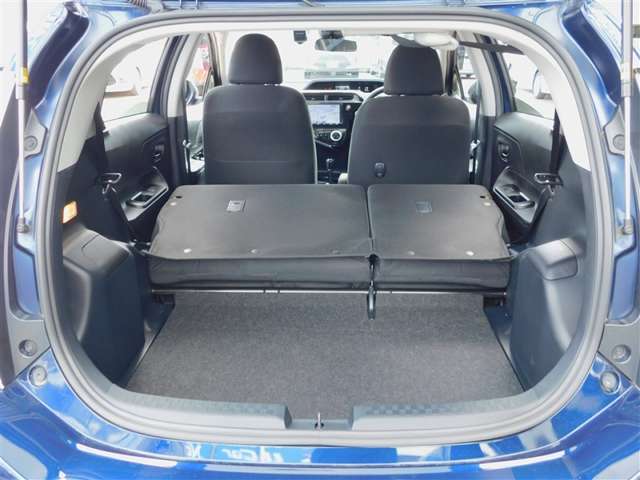 6：4分割可倒式リヤシート倒すと長物も載せれます