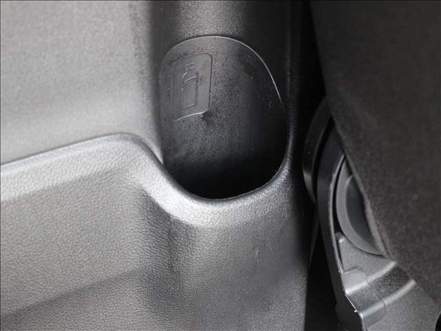 ドリンクフォルダは後部座席にも装備しております！