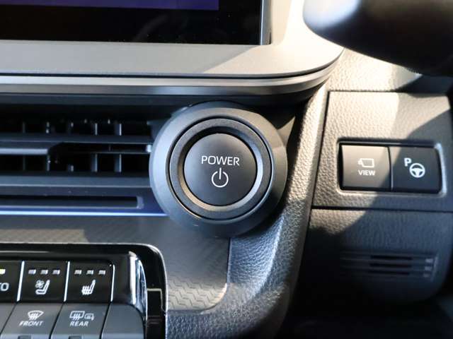 スマートキーシステム＆プッシュエンジンスタートシステム、エンジン始動・停止をワンタッチで行え、キーのロックまでドアノブに触れる事でワンタッチ操作で行うことが出来ます☆