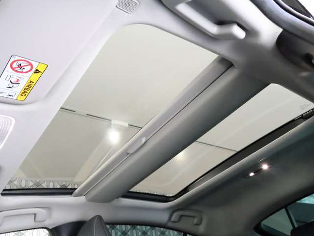 人気のパノラマルーフを装備しています♪