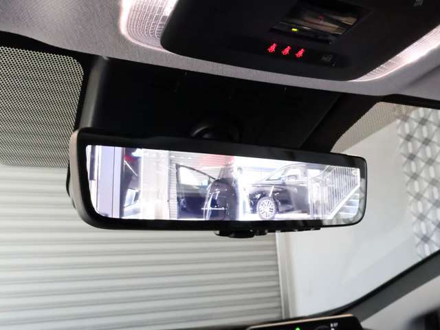 車両後方カメラの映像をインナーミラー内に表示！走行中の前後方カメラ映像をインナーミラー前後方録画機能付デジタルインナーミラー☆
