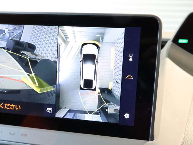 シースルービュー機能付きパノラミックビューモニター☆車を透かして外を見るような映像で周辺確認が行えます☆バックモニターにはウォッシャー機能も付いています♪