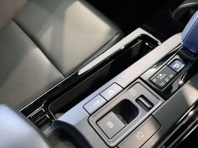 スマートフォンなどをワイヤレスで充電できるおくだけ充電です♪使いやすさとスペース効率を高めています☆