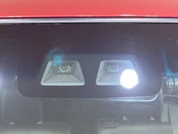 【スマートアシスト】走行中に前方の車両等を認識し、衝突しそうな時は警報とブレーキで衝突回避と被害軽減をアシスト。より安全にドライブをお楽しみいただけます。