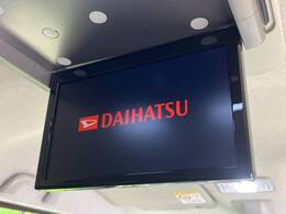 【フリップダウンモニター】大画面モニターで後席でもエンタメをお楽しみいただけます。小さなお子様にも大人気の装備です♪