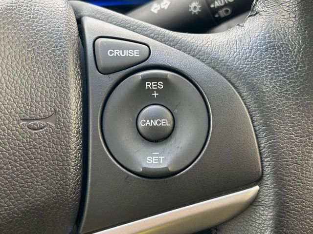 【クルーズコントロール】高速道路もラクラク走行。アクセルを離しても一定速度で走行ができ、長距離運転時の負担を軽減！加速・減速も簡単なスイッチ操作で調整できます。