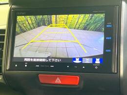 【バックカメラ】駐車時に後方がリアルタイム映像で確認できます。大型商業施設や立体駐車場での駐車時や、夜間のバック時に大活躍！運転スキルに関わらず、今や必須となった装備のひとつです！