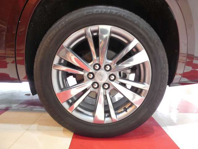 タイヤサイズは235/55R20となります！