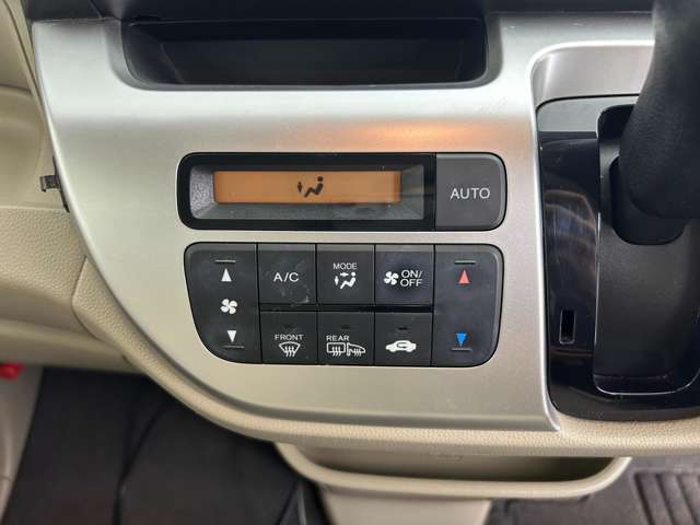 【　オートエアコン　】車内温度を感知して自動で温度調整をしてくれるのでいつでも快適な車内空間を創り上げます！