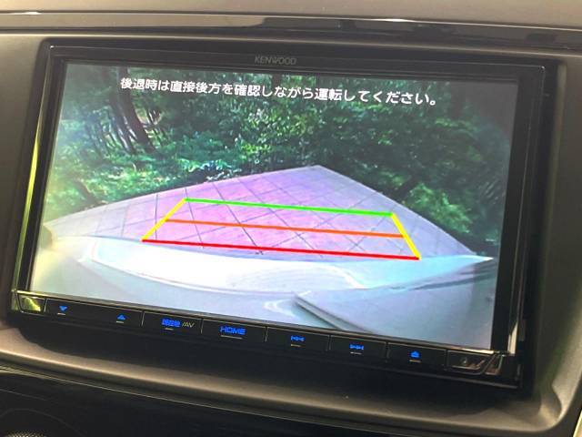 【バックカメラ】駐車時に後方がリアルタイム映像で確認できます。大型商業施設や立体駐車場での駐車時や、夜間のバック時に大活躍！運転スキルに関わらず、今や必須となった装備のひとつです！