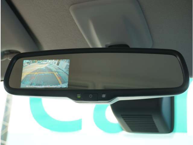 バックカメラ内蔵ルームミラー。