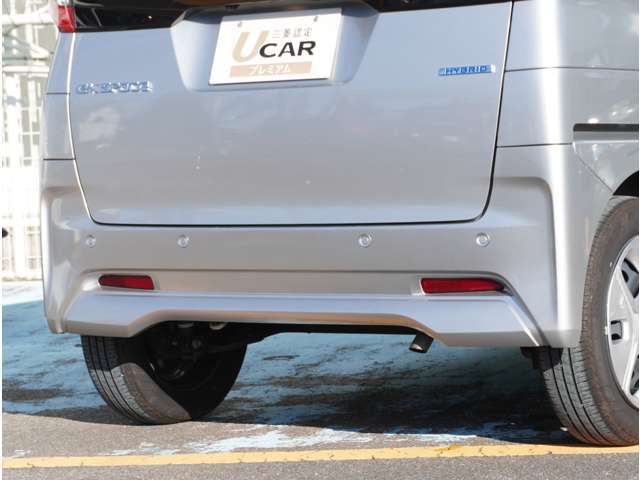 【クリアランスソナー】バンパーに付いたセンサーが障害物を検知。一定の距離に近づくとアラートで教えてくれます。狭い駐車スペースや車庫入れ時も安心です。