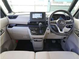 インパネ廻りの画像となります。車両評価証にてダッシュボードのり跡など、前ユーザー様がナビまたレーダーなど取り付けされていた車両もございます。評価証にてご確認頂くか現車確認をお勧めさせて頂きます。