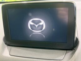 【マツダコネクトナビ】車内の雰囲気にマッチした一体型タイプのナビ。各種車輌設定やBluetooth再生等、様々な機能が楽しめます。直感的なダイヤル操作が可能で、使い勝手も良好です。