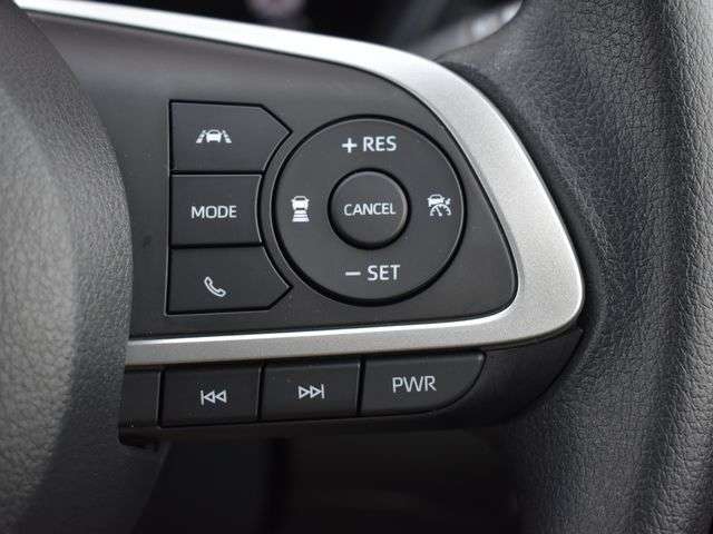 レーダークルーズコントロール：先行車がいても車間距離を保ち追従できるので、高速道路などの走行時に使うと便利です♪