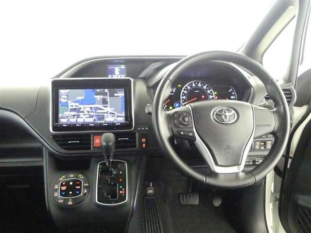 見通しのよいすっきりとした視界で、誰でも運転しやすいです。運転のしやすさは疲れにくさにも繋がりますよ♪