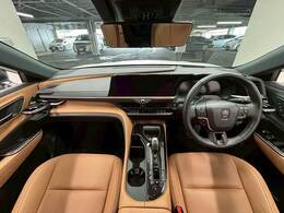 見通しの良いコックピットは普段のドライブに最適。運転しやすいお車となります。