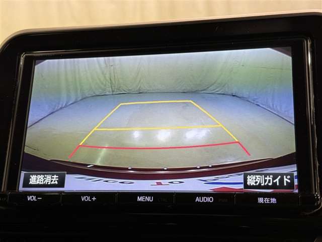 バックモニターも装備しております。バックギアに入れるとナビ画面に車の後方が映し出されます。これで後方確認も安心！