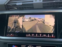 ●サラウンドビューカメラ『車両の4つのカメラから得た映像を合成し、上空から眺めているような映像をモニターに映し出します。車両周辺の歩行者や障害物などの発見に役立ちます。』