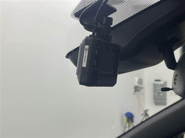 【バックミラー】大きくて見やすいので、後方を見るときも安心です！