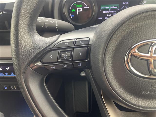 【快適温熱シート（シートヒーター）】寒い日はもちろん、夏の冷房中にも効果を発揮します。長時間座っていると負担のかかりやすい背中や腰、寒い日に冷えやすい脚部を暖めます！温度調節機能もあります。