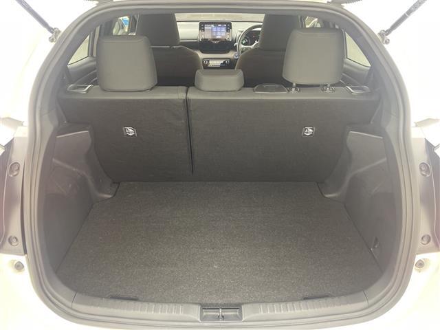 【トランク】積み込みやすくて、たっぷり積める荷室です。シートアレンジできるものは、乗車人数と荷物の量や大きさによってシートを動かすことができるので、より快適なドライブが可能です！