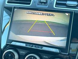 【バックカメラ】駐車時に後方がリアルタイム映像で確認できます。大型商業施設や立体駐車場での駐車時や、夜間のバック時に大活躍！運転スキルに関わらず、今や必須となった装備のひとつです！