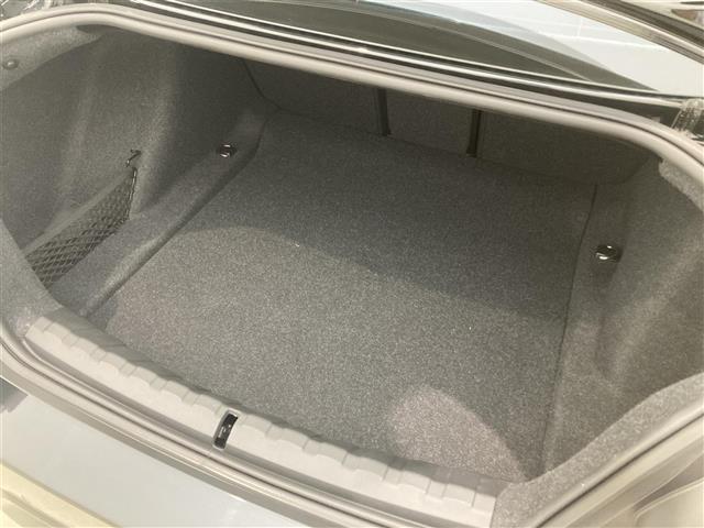 LIBERALAは、輸入車選びの新たなスタイルを提案するインポート・セレクト・ブランドです。オーナー様となる方がクルマから直接感じる感性を第一にした、最良の一台との出会いをコーディネートいたします。