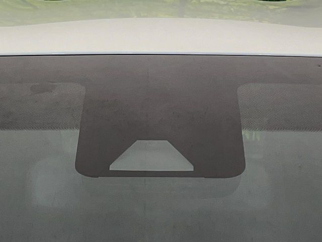 【トヨタセーフティセンス】走行中に前方の車両等を認識し、衝突しそうな時は警報とブレーキで衝突回避と被害軽減をアシスト。より安全にドライブをお楽しみいただけます。