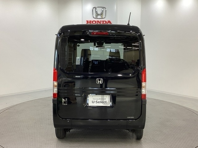 Honda認定中古車 U-Selectは3つの安心をお約束します。　1　Hondaのプロが整備した安心。 2　第三者機関がチェックした安心。　3　購入後もHondaが保証する安心。