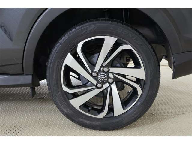 純正17AW！タイヤサイズは195/60R17になります！