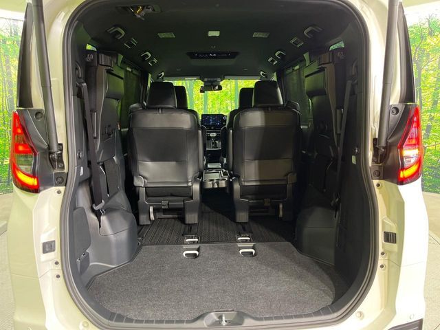 普段のお買い物や通勤、送迎等に十分な荷室スペースを確保しております。セカンドシートを倒すと、大きな荷物の積載も可能です♪